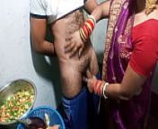 सेक्सी भाभी को मॉर्निंग में किचन में खाना बनाते समय चोदा XXX Kitchen Sex from indian village bhabi playing with her self 4 minsamer404 2 8m