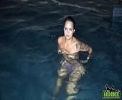Jeniffer Matrix nadando pelada na piscina from little nuda