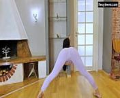 Flexible and twerking babe Toma Sargarepa from vertical russian twerking nude