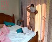 Nudist housekeeper Regina Noir makes the bedding in the bedroom. Naked maid. Naked housewife. 1 from 美里有纱作品番号qs2100 cc美里有纱作品番号 gbr
