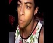Everson Zoio fazendo m&aacute;gica com a l&iacute;ngua cantando eminem from brasile youtuber