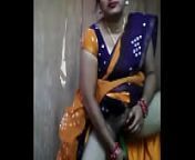 Indian lady is using cucumber inside her vagina pussy from aunty using cucumber in her pussy
