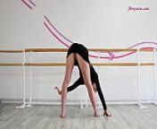 Anna Sigarga performs naked spreading legs from perfect nude tiktok blonde petite dancing and rubbing her horny