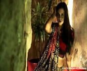 She Dance GracefullyWhile Making Seduction Experience from desi woman pussy show in saree outdoor