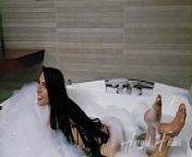 Do you wanna a bath with me??? from masturbate conmigo hermosa latina quiere
