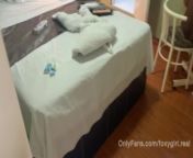 Entro al cuarto de una turista en hotel mientras se baña | latina from bebelecheoficial