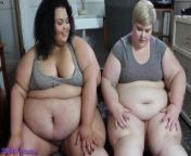 SSBBW Brianna and BBW Beccabae Doing Situps and Squashes from bigcutie