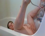 EMPTYING THE WATER HEATER PT 2 - BATHTUB MASTURBATION WITH HOT+COLD WATER from bbw mms bath assx hot mom and son